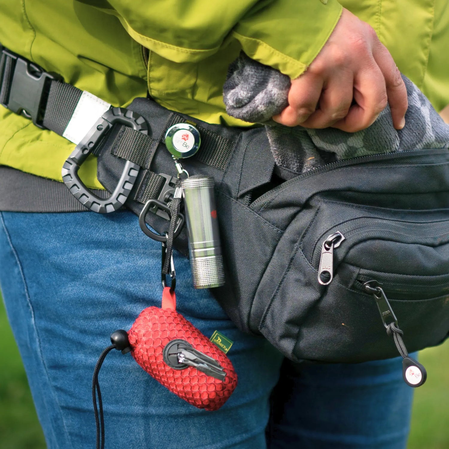 Flashlight_an_Jojo_an_TamBe_Bag