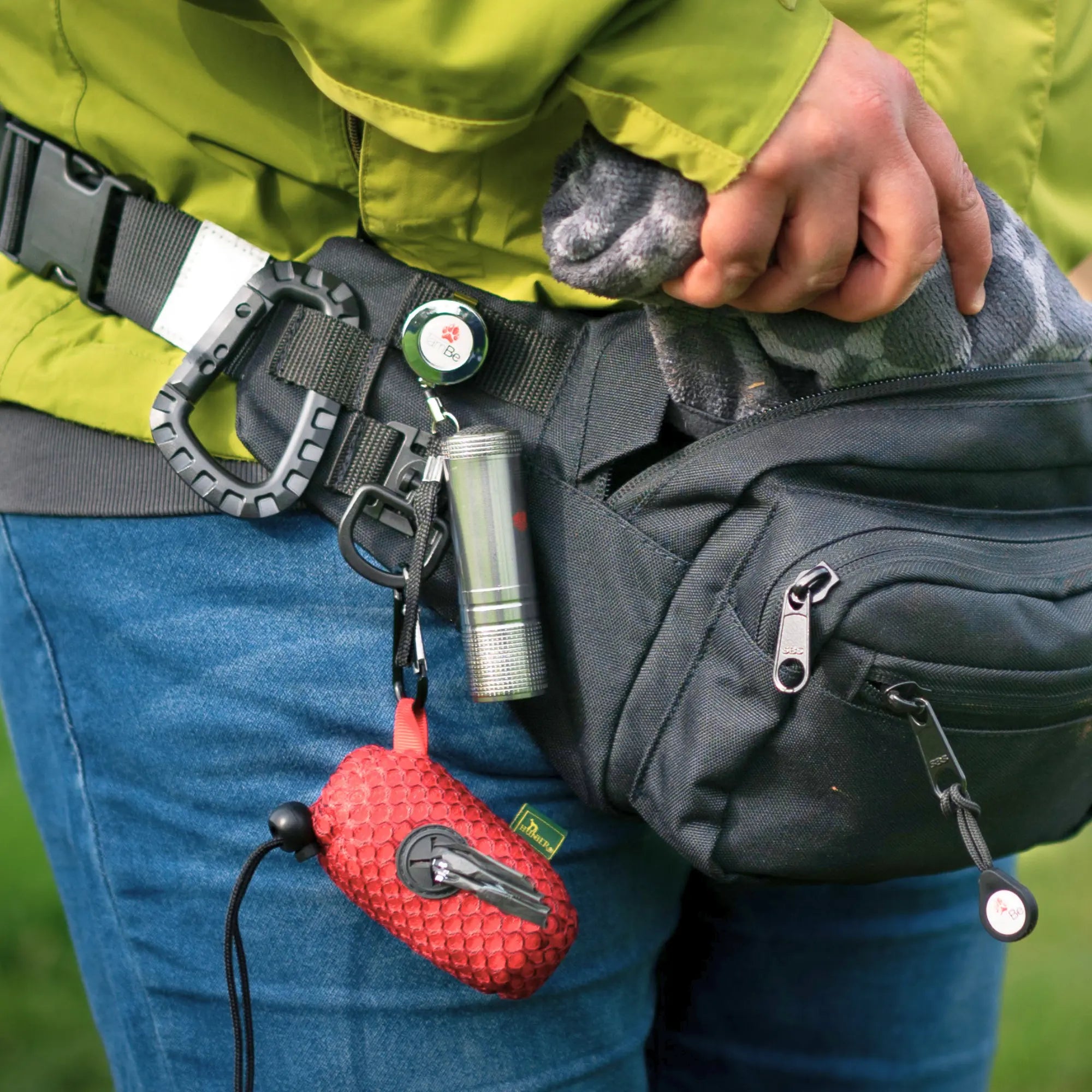 Flashlight_an_Jojo_an_TamBe_Bag