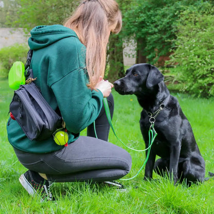Frau mit Hund und TamBe Bag Cross over