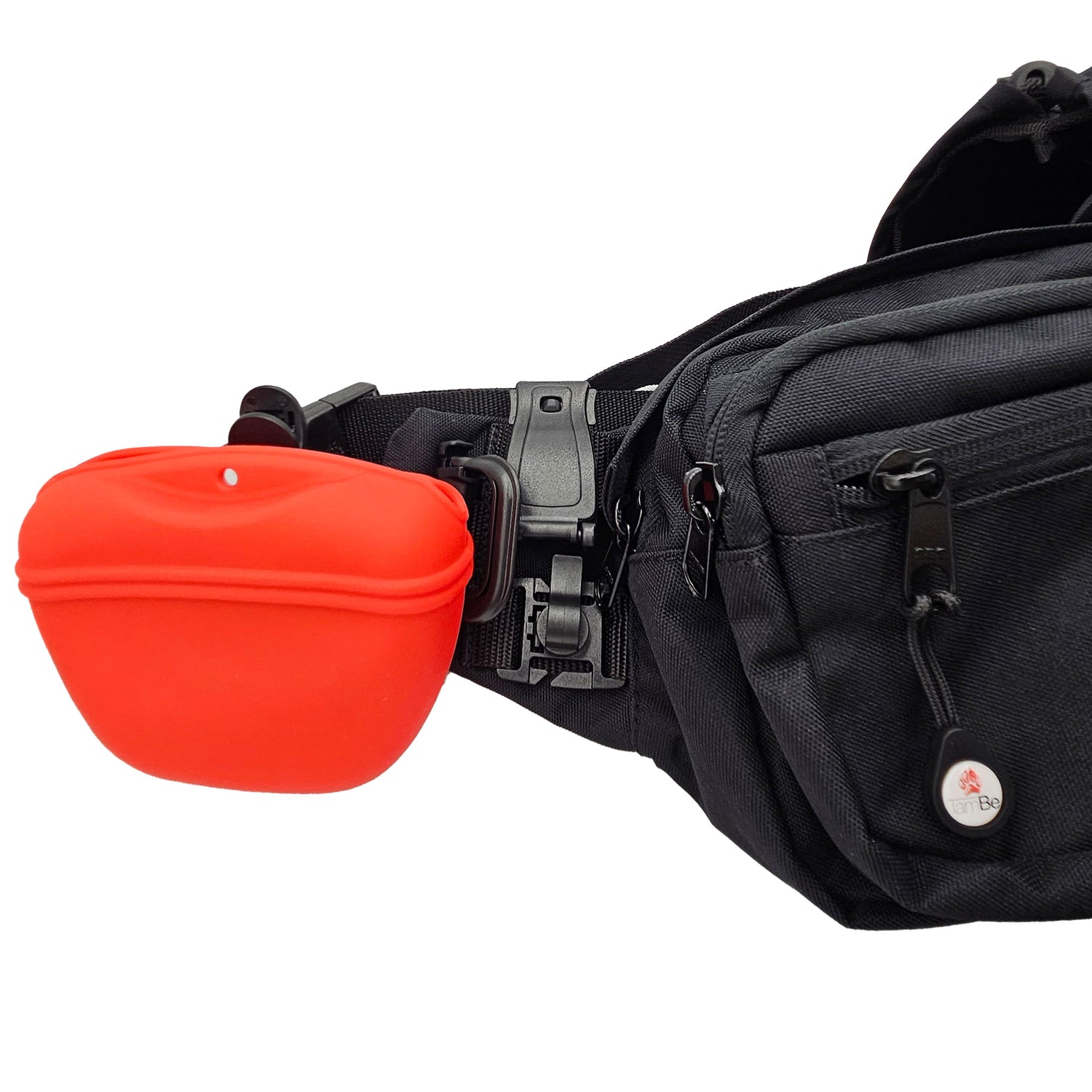 Futterbeutel rot und kleine Adapter schwarz an TamBe Bag