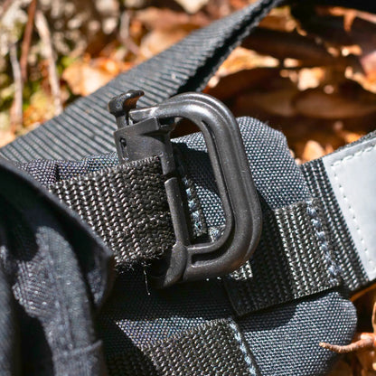MOLLE_D-Ring-Verriegelung_schwarz_an_TamBe_Bag