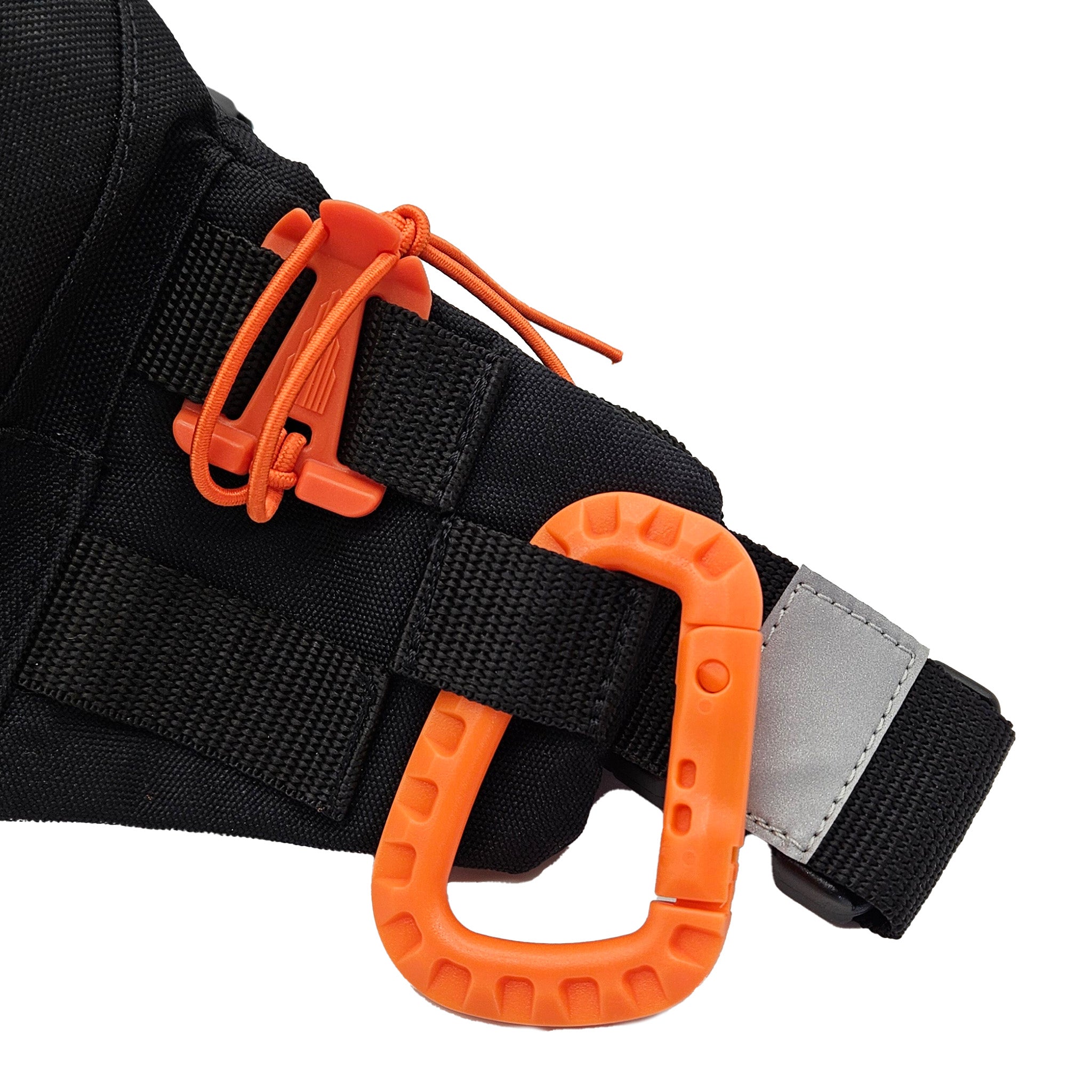 Molle Karabiner und Web Dominator orange an TamBe Bag