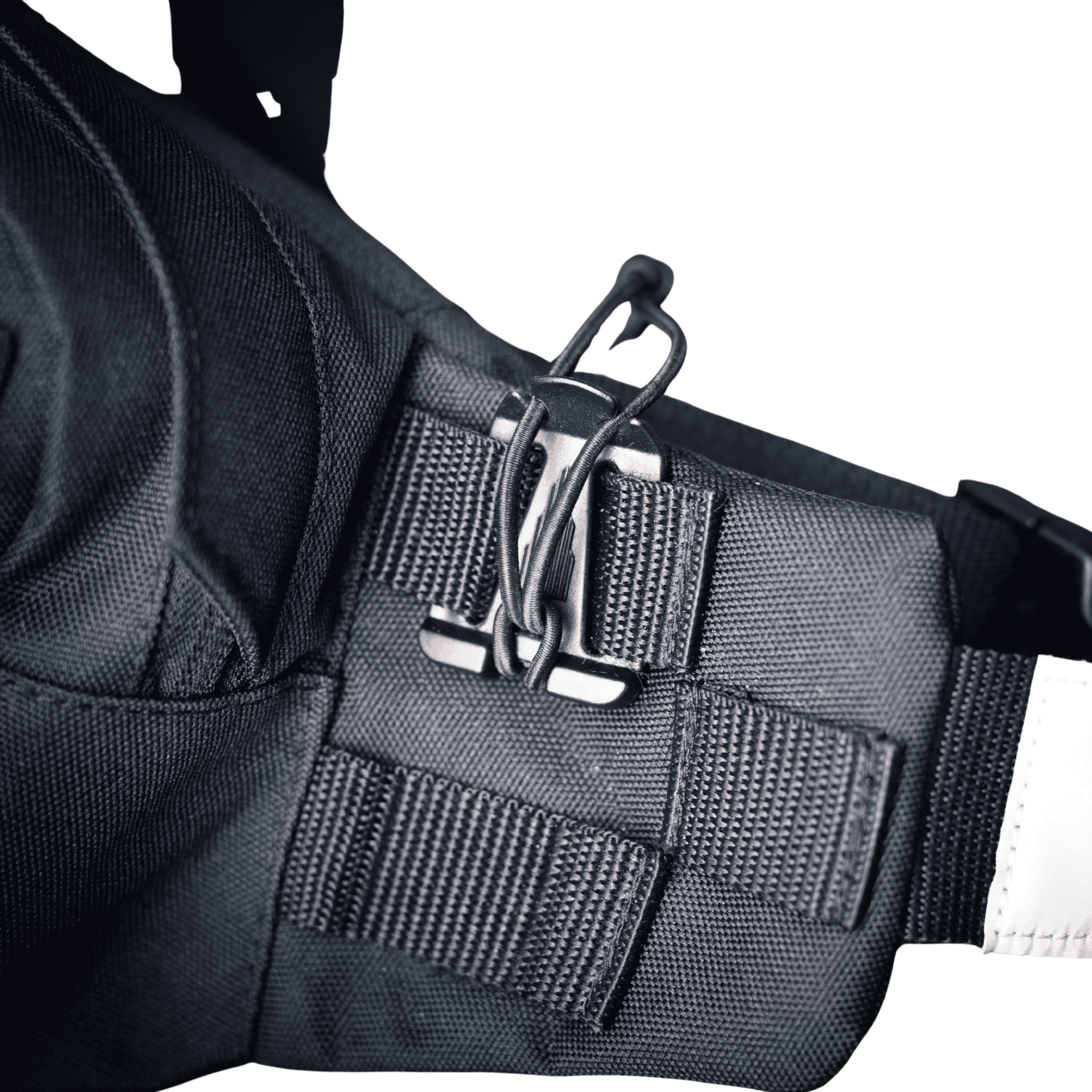 Molle_Web_Dominator_schwarz_an_TamBe_Bag_-_freigestellt