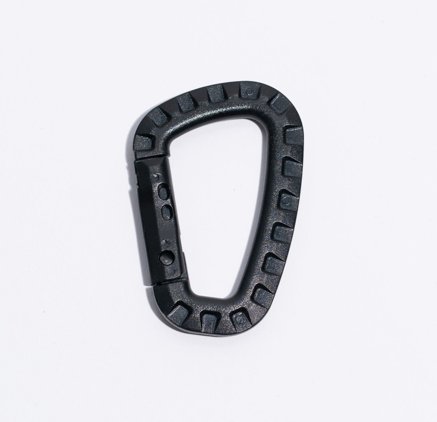 Karabiner schwarz freigestellt