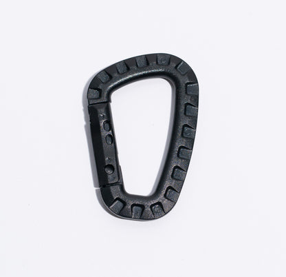 Karabiner schwarz freigestellt